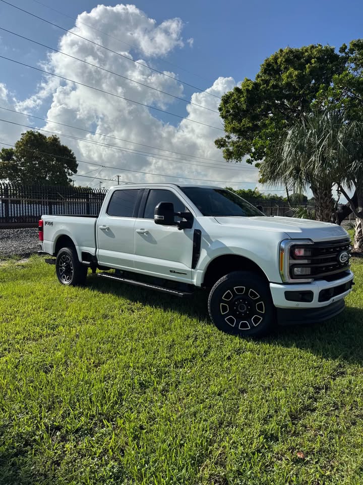 2024 Ford f250 super duty crew cab Lariat 6.7L 2