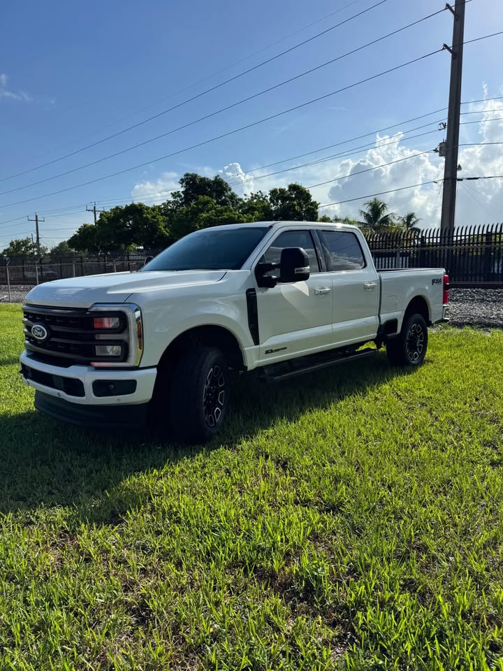 2024 Ford f250 super duty crew cab Lariat 6.7L 3